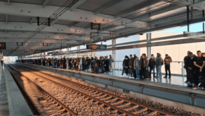 Mujer-se-lanza-a-vias-del-metro-en-estacion-Bellas-Artes-768x432