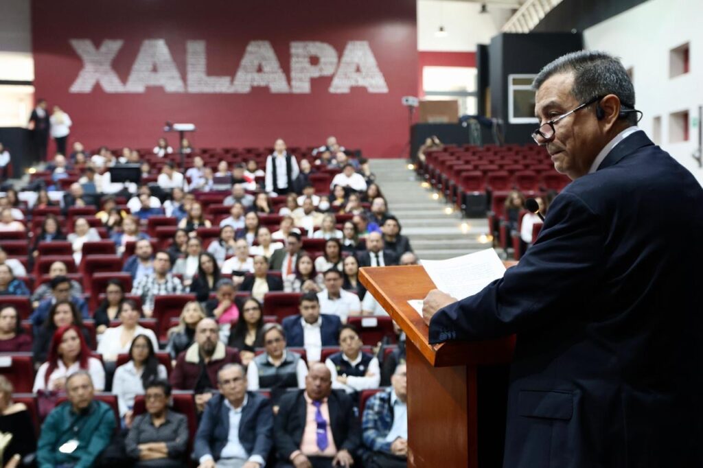 Reconoce Salud a odontólogos veracruzanos por décadas de servicio