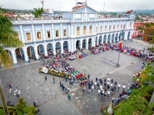 Con abanderamiento a más de 200 alumnos fomentan identidad nacional