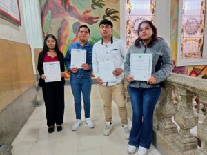 Dan un paso adelante, reciben certificados de estudios del IVEA