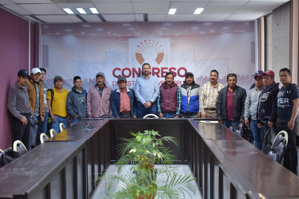 Atiende diputado solicitudes presentadas por ciudadanos de Altotonga