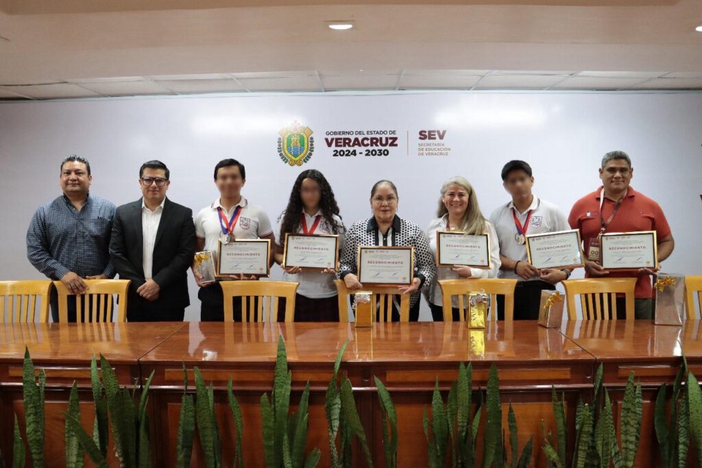 Medalla de bronce para estudiantes veracruzanos en Torneo Internacional Infomatrix Sudamérica 2025