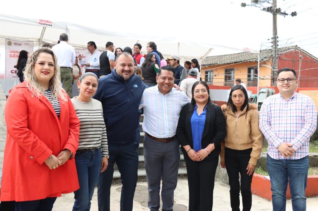 Caravana de Servicios acerca capacitación y ofertas de empleo a Acajete