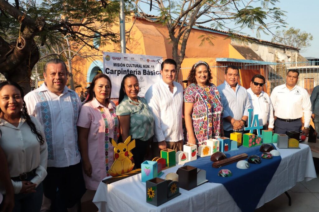 Avanza alfabetización de adultos en Jalcomulco con labor de Misión Cultural 11