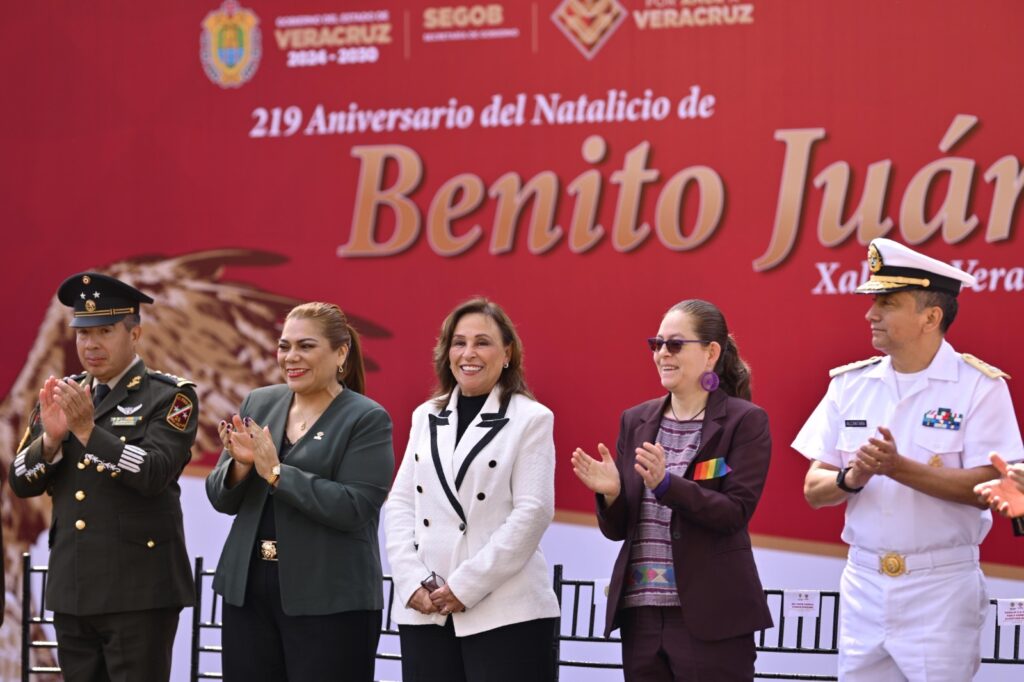Asiste presidenta del Congreso a ceremonia por natalicio de Benito Juárez