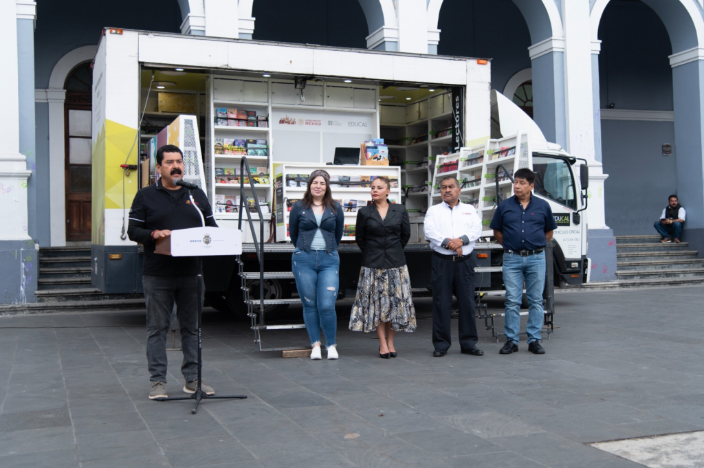 Abre sus puertas el librobús para Córdoba, acercando la lectura a todos