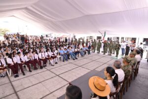 Policías y docentes accederán a vivienda con apoyo estatal