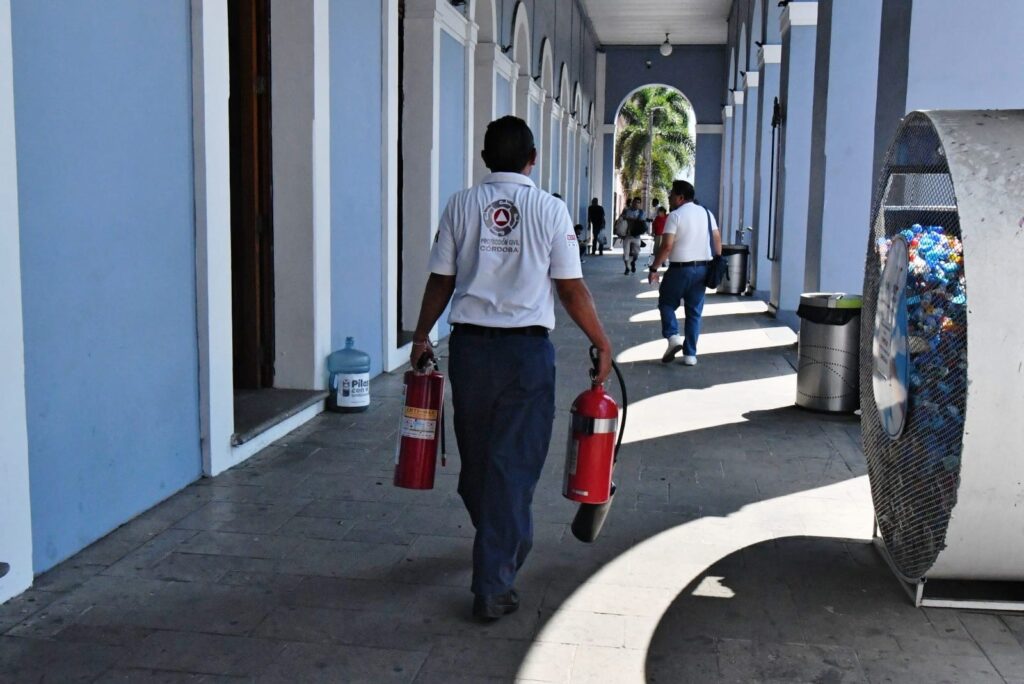 Protección Civil de Córdoba realiza mantenimiento preventivo a extintores