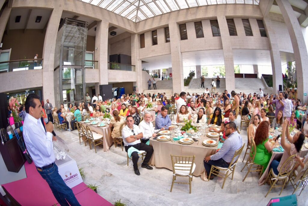 En el Congreso del Estado festejan a madres trabajadoras