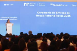 Jóvenes de Veracruz, Puebla, Michoacán y CDMX reciben becas Roberto Rocca